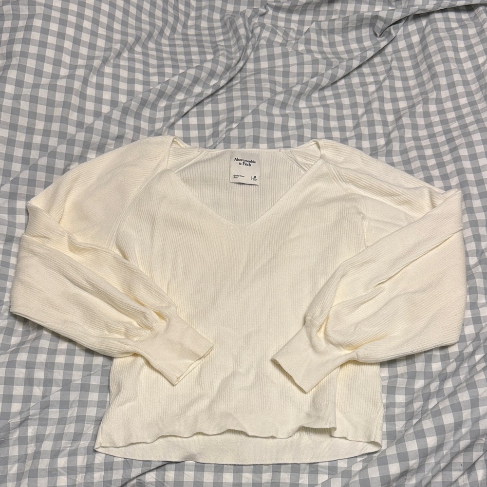 Abercrombie & Fitch white sweater